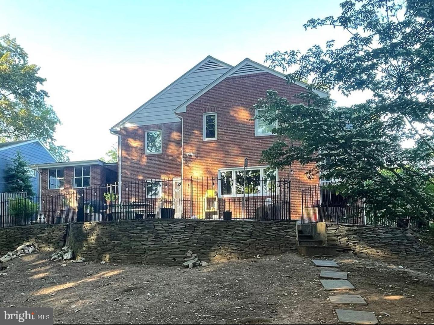 2356 SOUTH PIERCE ST, ARLINGTON, Virginia 22202, 4 Bedrooms Bedrooms, 12 Rooms Rooms,3 BathroomsBathrooms,Residential,For sale,2356 SOUTH PIERCE ST,VAAR2062710 MLS # VAAR2062710