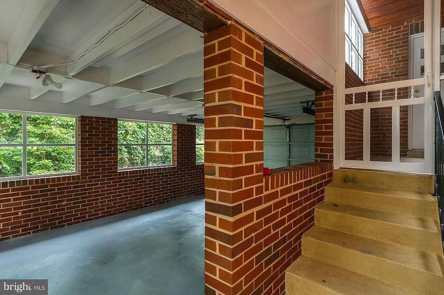 2356 SOUTH PIERCE ST, ARLINGTON, Virginia 22202, 4 Bedrooms Bedrooms, 12 Rooms Rooms,3 BathroomsBathrooms,Residential,For sale,2356 SOUTH PIERCE ST,VAAR2062710 MLS # VAAR2062710