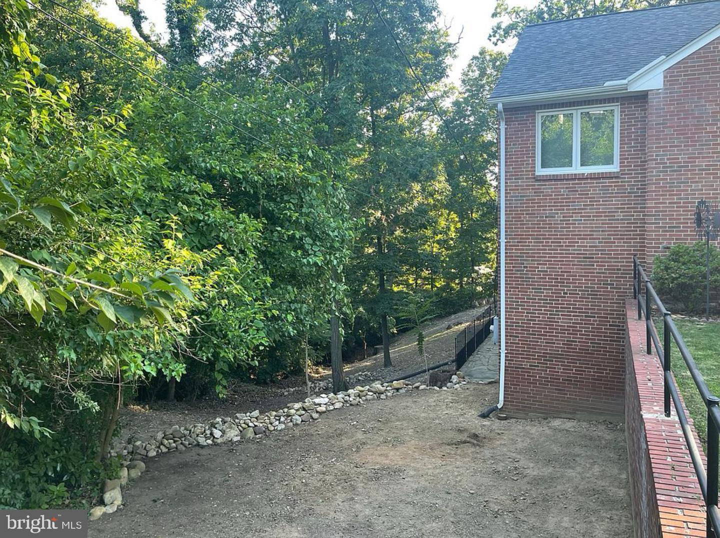 2356 SOUTH PIERCE ST, ARLINGTON, Virginia 22202, 4 Bedrooms Bedrooms, 12 Rooms Rooms,3 BathroomsBathrooms,Residential,For sale,2356 SOUTH PIERCE ST,VAAR2062710 MLS # VAAR2062710