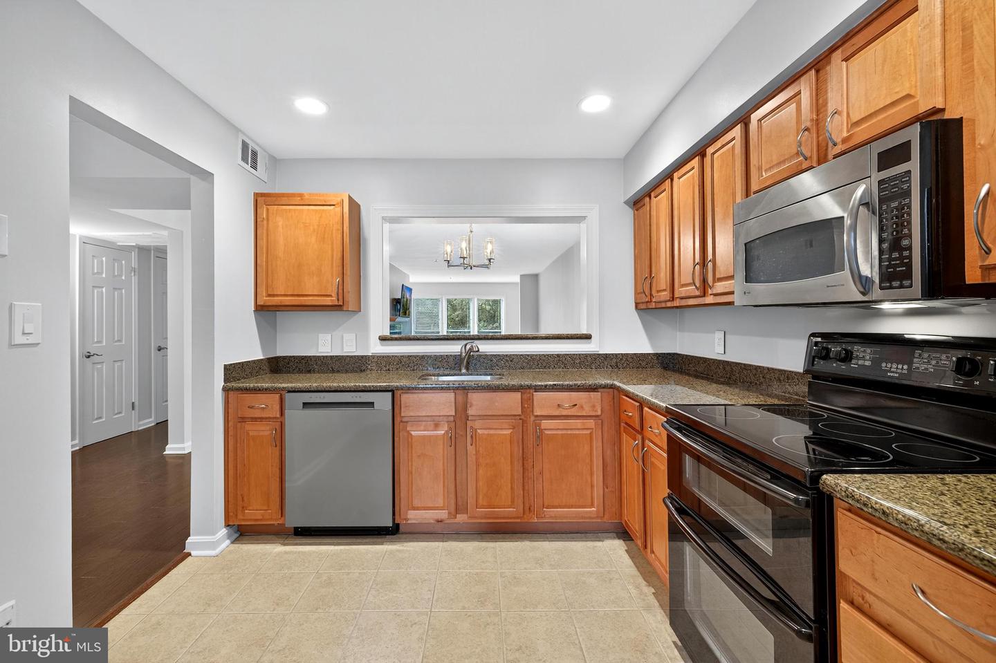 3179 SUMMIT SQUARE DR #2-C2, OAKTON, Virginia 22124, ,Residential,For sale,3179 SUMMIT SQUARE DR #2-C2,VAFX2263162 MLS # VAFX2263162