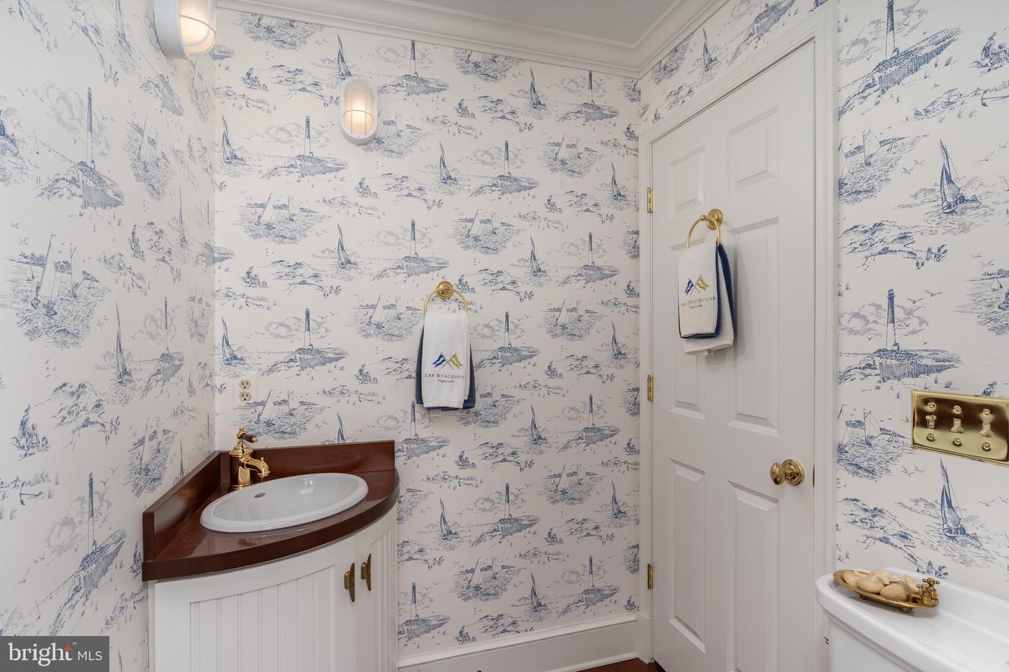 7831 SOUTHDOWN RD, ALEXANDRIA, Virginia 22308, 5 Bedrooms Bedrooms, ,5 BathroomsBathrooms,Residential,For sale,7831 SOUTHDOWN RD,VAFX2263186 MLS # VAFX2263186