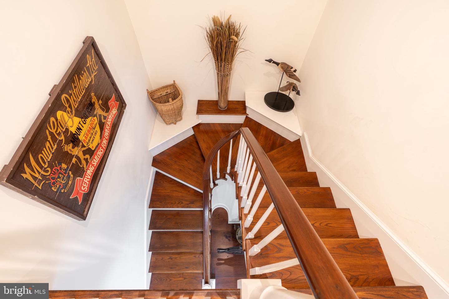 7831 SOUTHDOWN RD, ALEXANDRIA, Virginia 22308, 5 Bedrooms Bedrooms, ,5 BathroomsBathrooms,Residential,For sale,7831 SOUTHDOWN RD,VAFX2263186 MLS # VAFX2263186