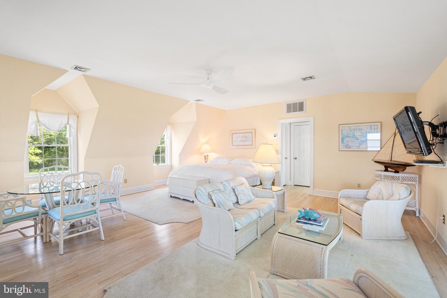 7831 SOUTHDOWN RD, ALEXANDRIA, Virginia 22308, 5 Bedrooms Bedrooms, ,5 BathroomsBathrooms,Residential,For sale,7831 SOUTHDOWN RD,VAFX2263186 MLS # VAFX2263186
