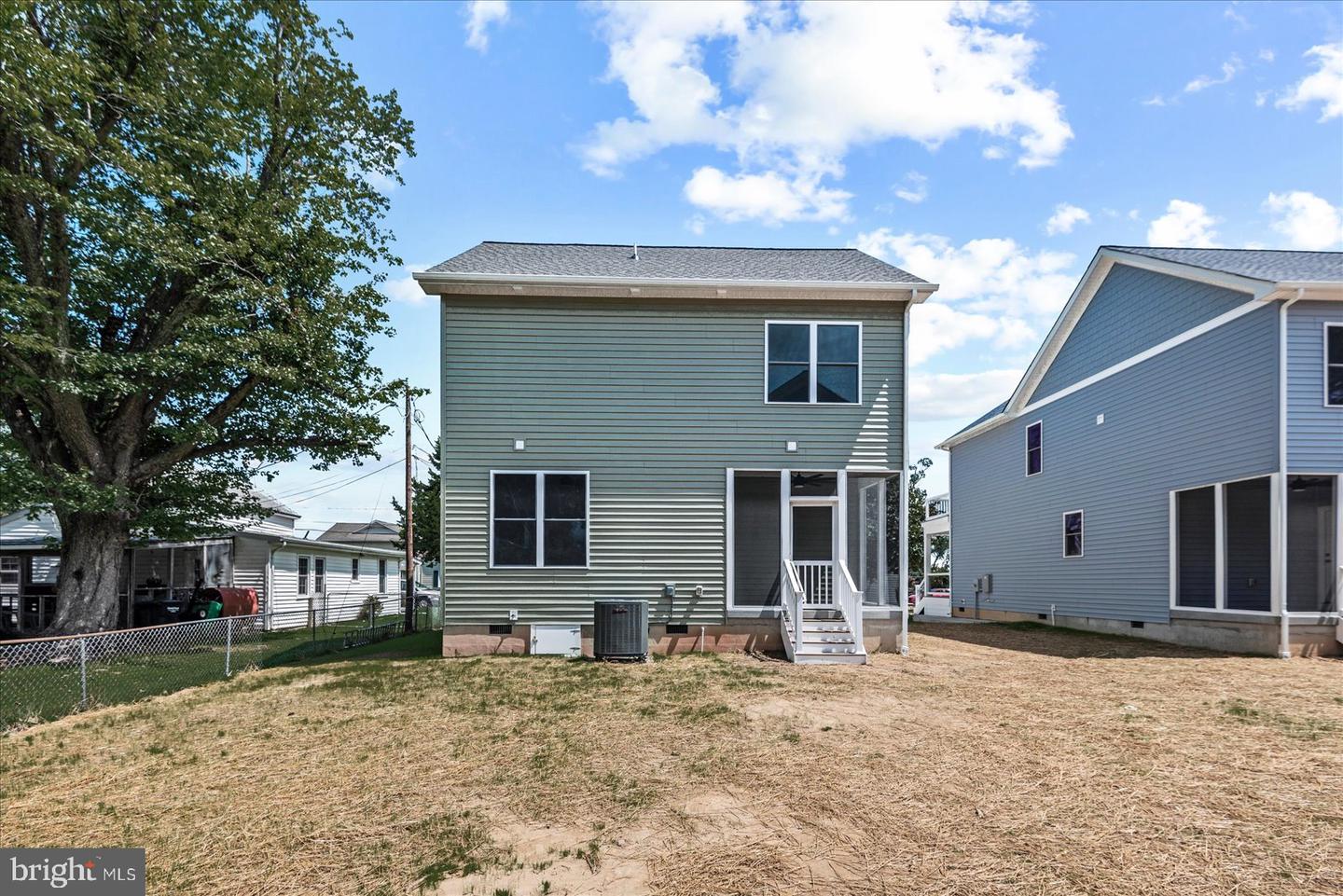 702 TAGGART ST, COLONIAL BEACH, Virginia 22443, 4 Bedrooms Bedrooms, ,3 BathroomsBathrooms,Residential,For sale,702 TAGGART ST,VAWE2009622 MLS # VAWE2009622