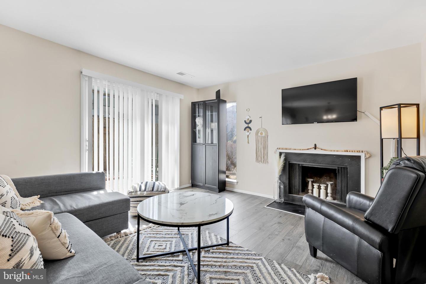 8608 VILLAGE SQ #15/8608, ALEXANDRIA, Virginia 22309, 3 Bedrooms Bedrooms, ,2 BathroomsBathrooms,Residential,For sale,8608 VILLAGE SQ #15/8608,VAFX2263274 MLS # VAFX2263274