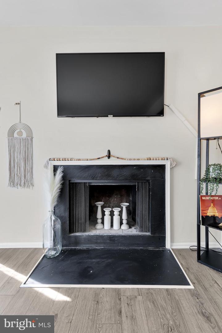 8608 VILLAGE SQ #15/8608, ALEXANDRIA, Virginia 22309, 3 Bedrooms Bedrooms, ,2 BathroomsBathrooms,Residential,For sale,8608 VILLAGE SQ #15/8608,VAFX2263274 MLS # VAFX2263274