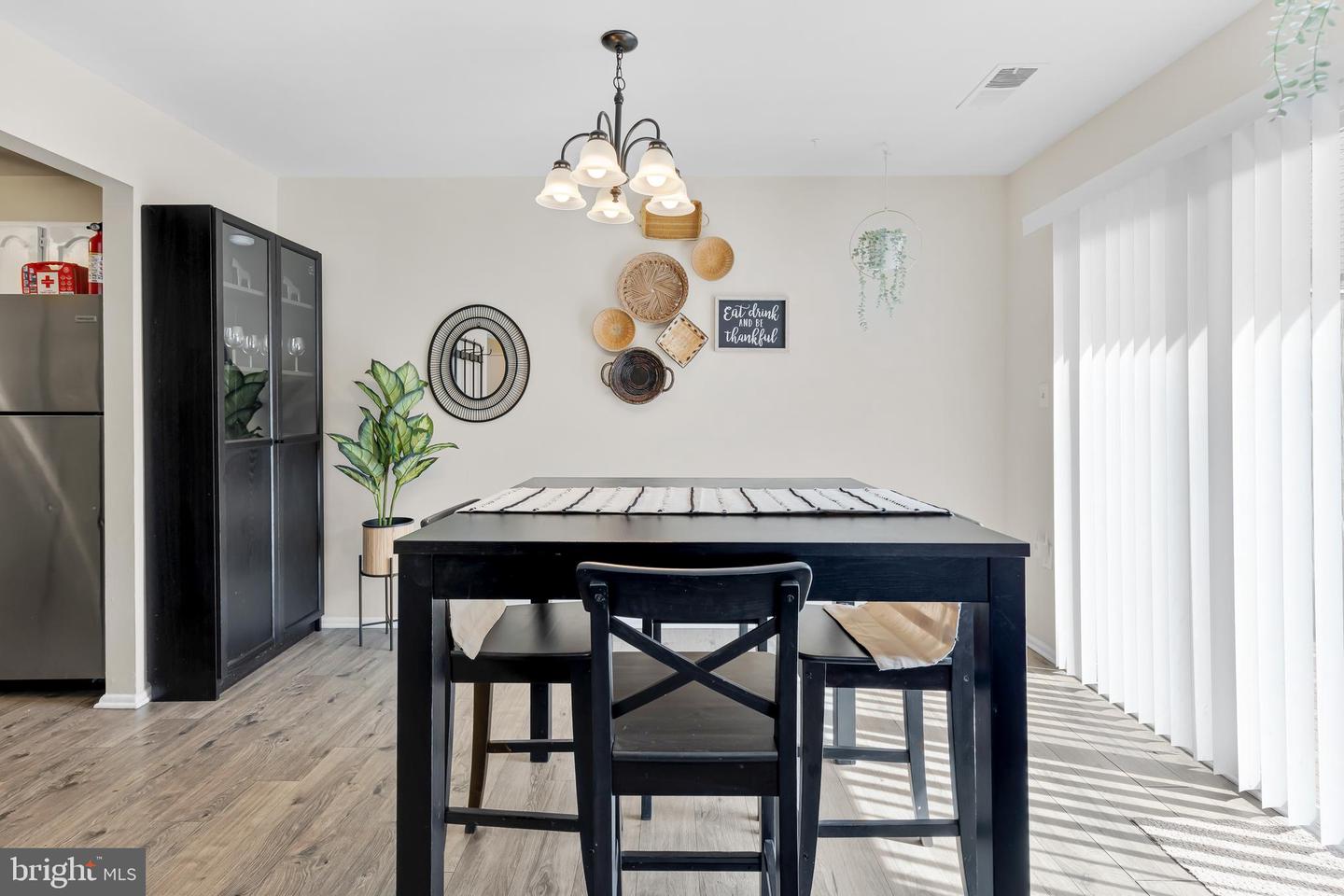 8608 VILLAGE SQ #15/8608, ALEXANDRIA, Virginia 22309, 3 Bedrooms Bedrooms, ,2 BathroomsBathrooms,Residential,For sale,8608 VILLAGE SQ #15/8608,VAFX2263274 MLS # VAFX2263274