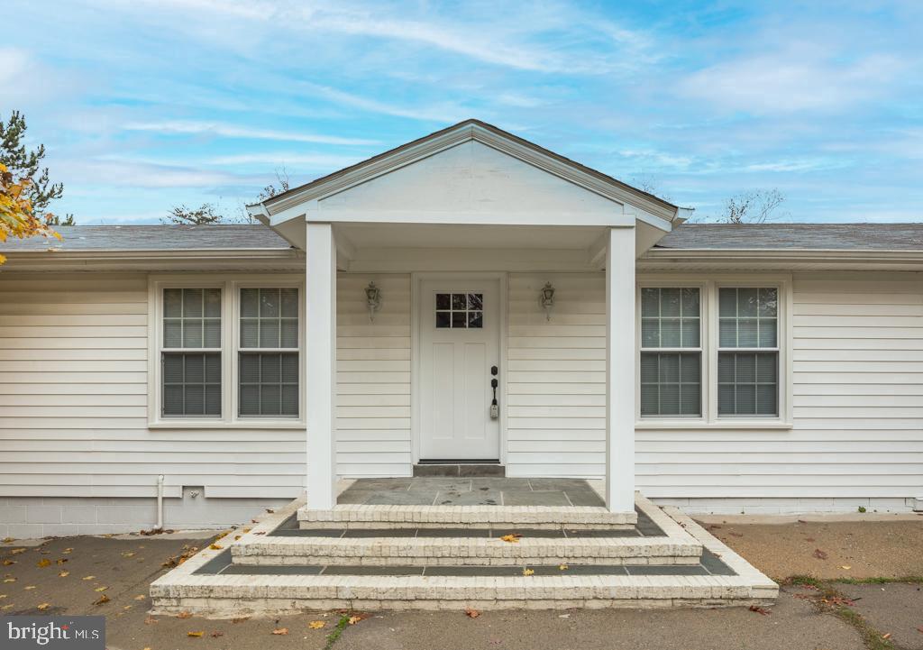 6807 HACKBERRY ST, SPRINGFIELD, Virginia 22150, 4 Bedrooms Bedrooms, ,2 BathroomsBathrooms,Residential,For sale,6807 HACKBERRY ST,VAFX2263284 MLS # VAFX2263284