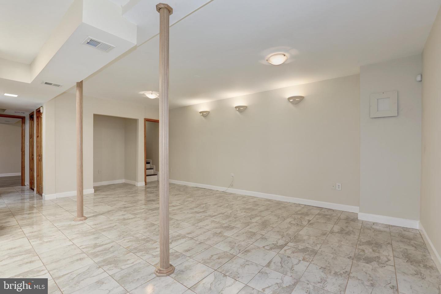 6807 HACKBERRY ST, SPRINGFIELD, Virginia 22150, 4 Bedrooms Bedrooms, ,2 BathroomsBathrooms,Residential,For sale,6807 HACKBERRY ST,VAFX2263284 MLS # VAFX2263284