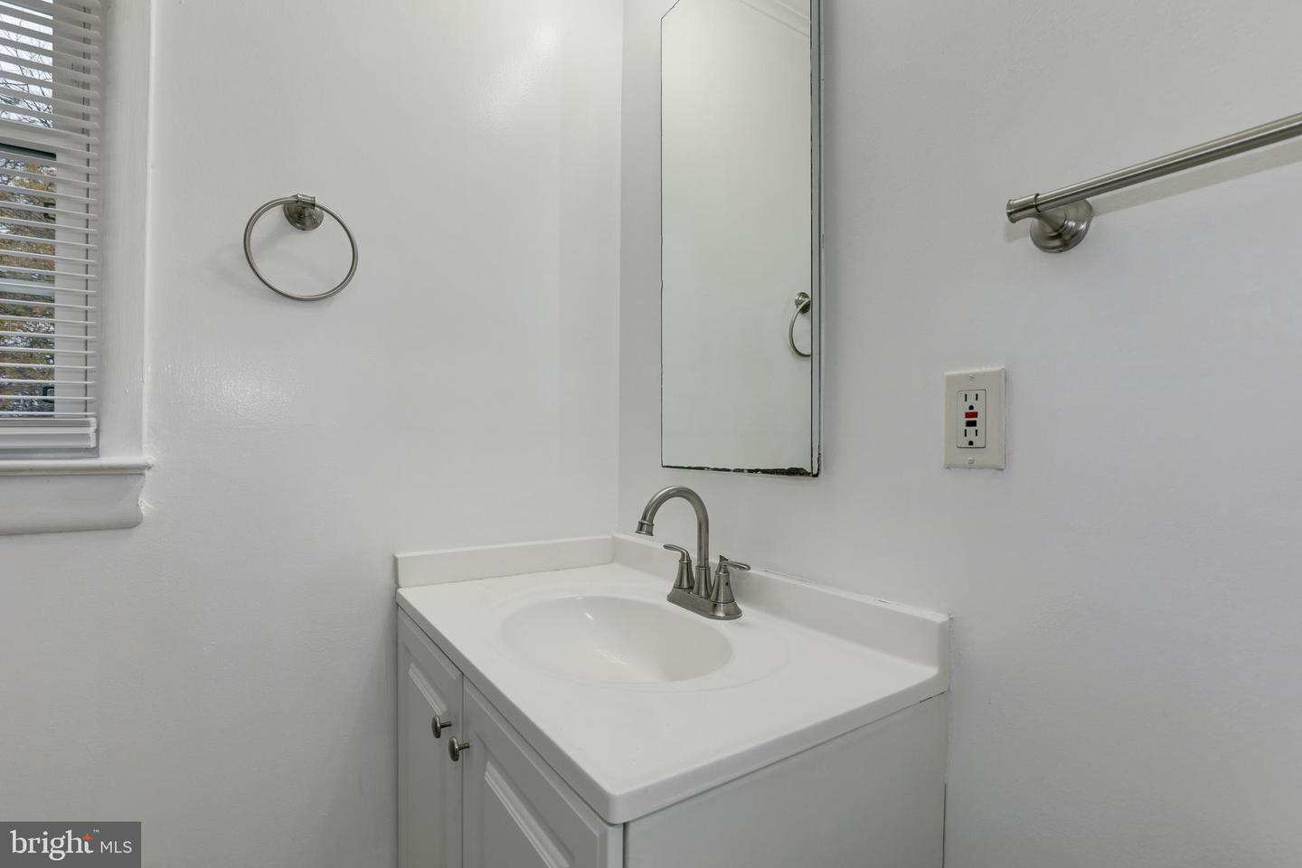 6807 HACKBERRY ST, SPRINGFIELD, Virginia 22150, 4 Bedrooms Bedrooms, ,2 BathroomsBathrooms,Residential,For sale,6807 HACKBERRY ST,VAFX2263284 MLS # VAFX2263284