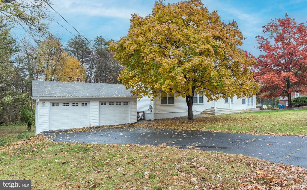 6807 HACKBERRY ST, SPRINGFIELD, Virginia 22150, 4 Bedrooms Bedrooms, ,2 BathroomsBathrooms,Residential,For sale,6807 HACKBERRY ST,VAFX2263284 MLS # VAFX2263284