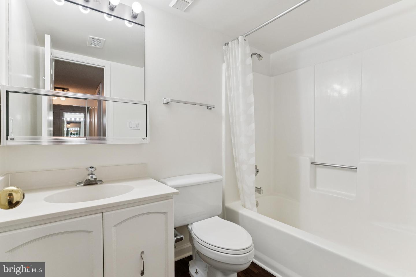 3800 POWELL LN #519, FALLS CHURCH, Virginia 22041, 3 Bedrooms Bedrooms, ,2 BathroomsBathrooms,Residential,For sale,3800 POWELL LN #519,VAFX2245524 MLS # VAFX2245524