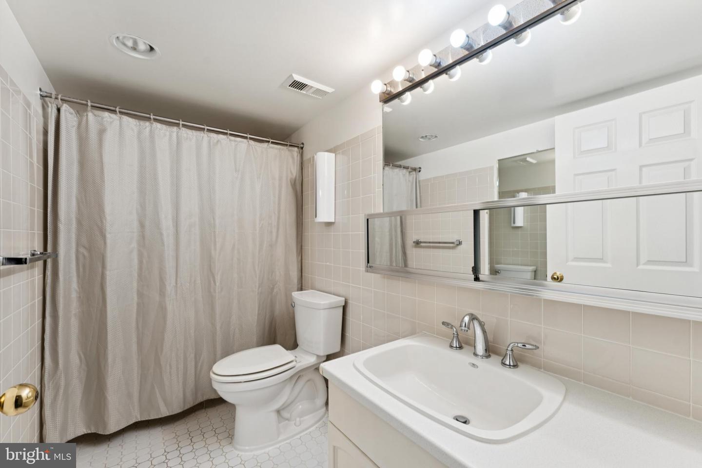3800 POWELL LN #519, FALLS CHURCH, Virginia 22041, 3 Bedrooms Bedrooms, ,2 BathroomsBathrooms,Residential,For sale,3800 POWELL LN #519,VAFX2245524 MLS # VAFX2245524