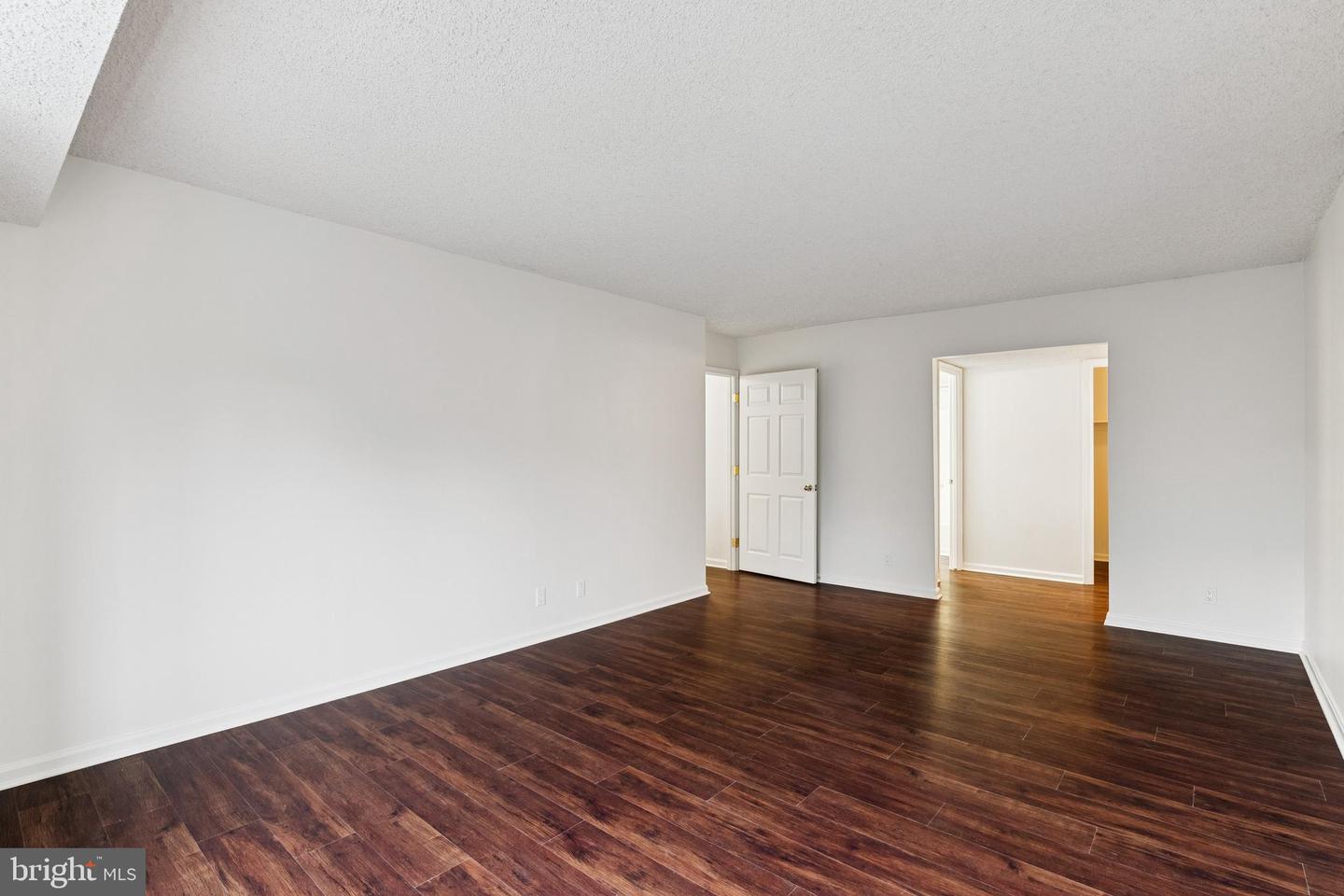 3800 POWELL LN #519, FALLS CHURCH, Virginia 22041, 3 Bedrooms Bedrooms, ,2 BathroomsBathrooms,Residential,For sale,3800 POWELL LN #519,VAFX2245524 MLS # VAFX2245524