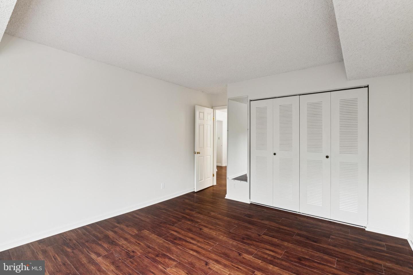 3800 POWELL LN #519, FALLS CHURCH, Virginia 22041, 3 Bedrooms Bedrooms, ,2 BathroomsBathrooms,Residential,For sale,3800 POWELL LN #519,VAFX2245524 MLS # VAFX2245524