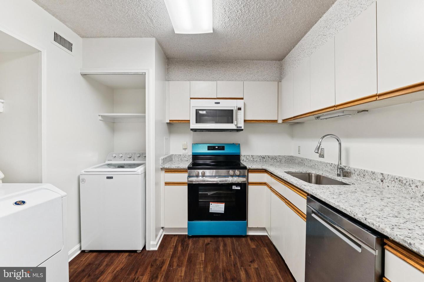 3800 POWELL LN #519, FALLS CHURCH, Virginia 22041, 3 Bedrooms Bedrooms, ,2 BathroomsBathrooms,Residential,For sale,3800 POWELL LN #519,VAFX2245524 MLS # VAFX2245524