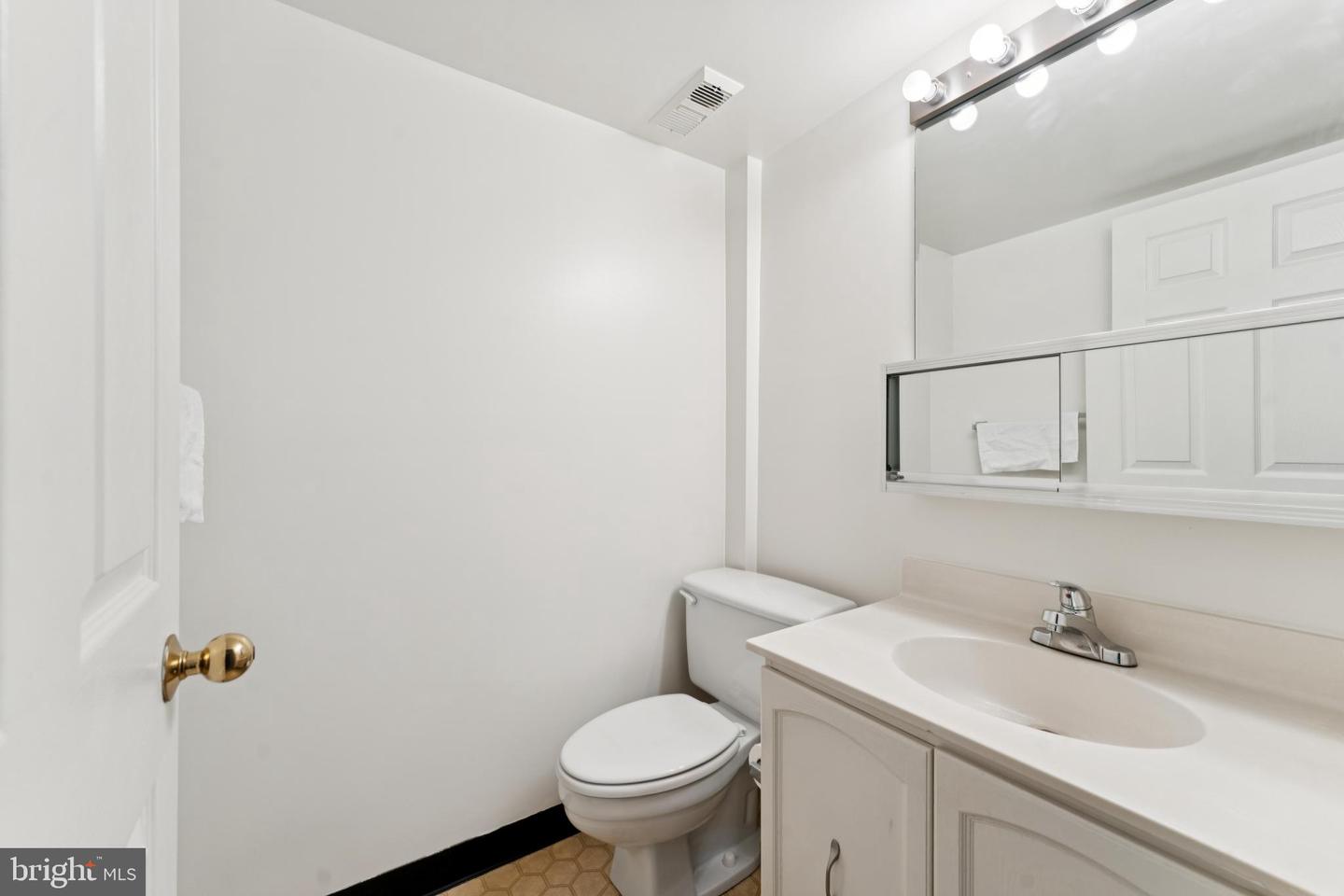 3800 POWELL LN #519, FALLS CHURCH, Virginia 22041, 3 Bedrooms Bedrooms, ,2 BathroomsBathrooms,Residential,For sale,3800 POWELL LN #519,VAFX2245524 MLS # VAFX2245524