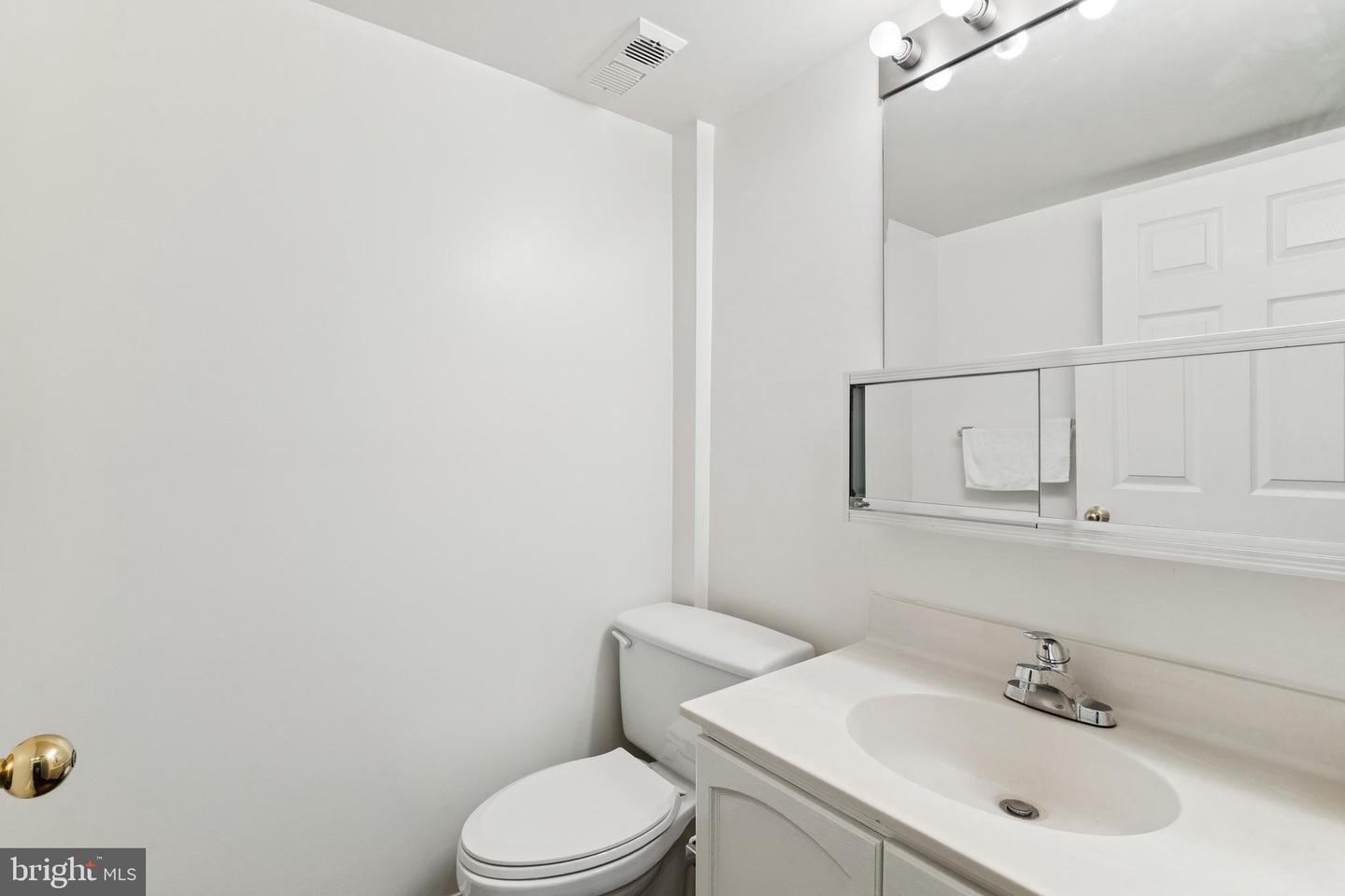 3800 POWELL LN #519, FALLS CHURCH, Virginia 22041, 3 Bedrooms Bedrooms, ,2 BathroomsBathrooms,Residential,For sale,3800 POWELL LN #519,VAFX2245524 MLS # VAFX2245524
