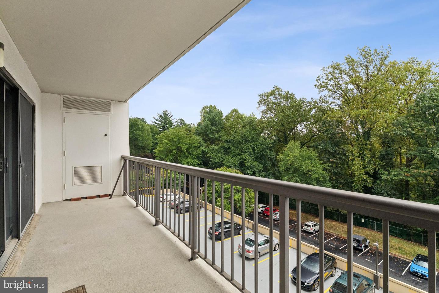 3800 POWELL LN #519, FALLS CHURCH, Virginia 22041, 3 Bedrooms Bedrooms, ,2 BathroomsBathrooms,Residential,For sale,3800 POWELL LN #519,VAFX2245524 MLS # VAFX2245524