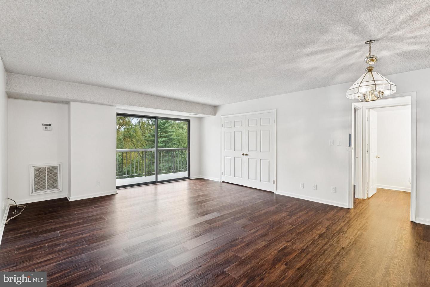 3800 POWELL LN #519, FALLS CHURCH, Virginia 22041, 3 Bedrooms Bedrooms, ,2 BathroomsBathrooms,Residential,For sale,3800 POWELL LN #519,VAFX2245524 MLS # VAFX2245524