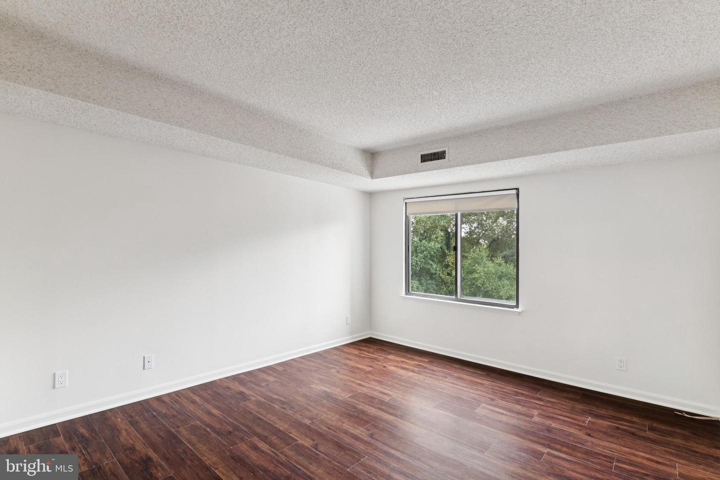 3800 POWELL LN #519, FALLS CHURCH, Virginia 22041, 3 Bedrooms Bedrooms, ,2 BathroomsBathrooms,Residential,For sale,3800 POWELL LN #519,VAFX2245524 MLS # VAFX2245524