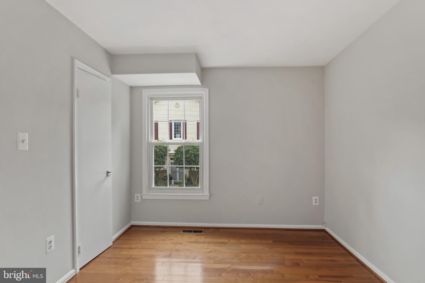 8120 SLEEPY VIEW LN, SPRINGFIELD, Virginia 22153, 5 Bedrooms Bedrooms, ,3 BathroomsBathrooms,Residential,For sale,8120 SLEEPY VIEW LN,VAFX2256622 MLS # VAFX2256622