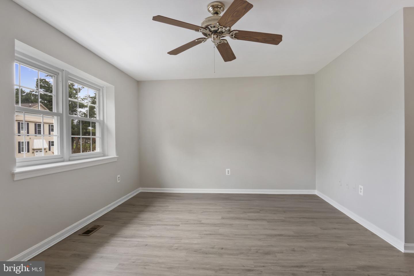 8120 SLEEPY VIEW LN, SPRINGFIELD, Virginia 22153, 5 Bedrooms Bedrooms, ,3 BathroomsBathrooms,Residential,For sale,8120 SLEEPY VIEW LN,VAFX2256622 MLS # VAFX2256622