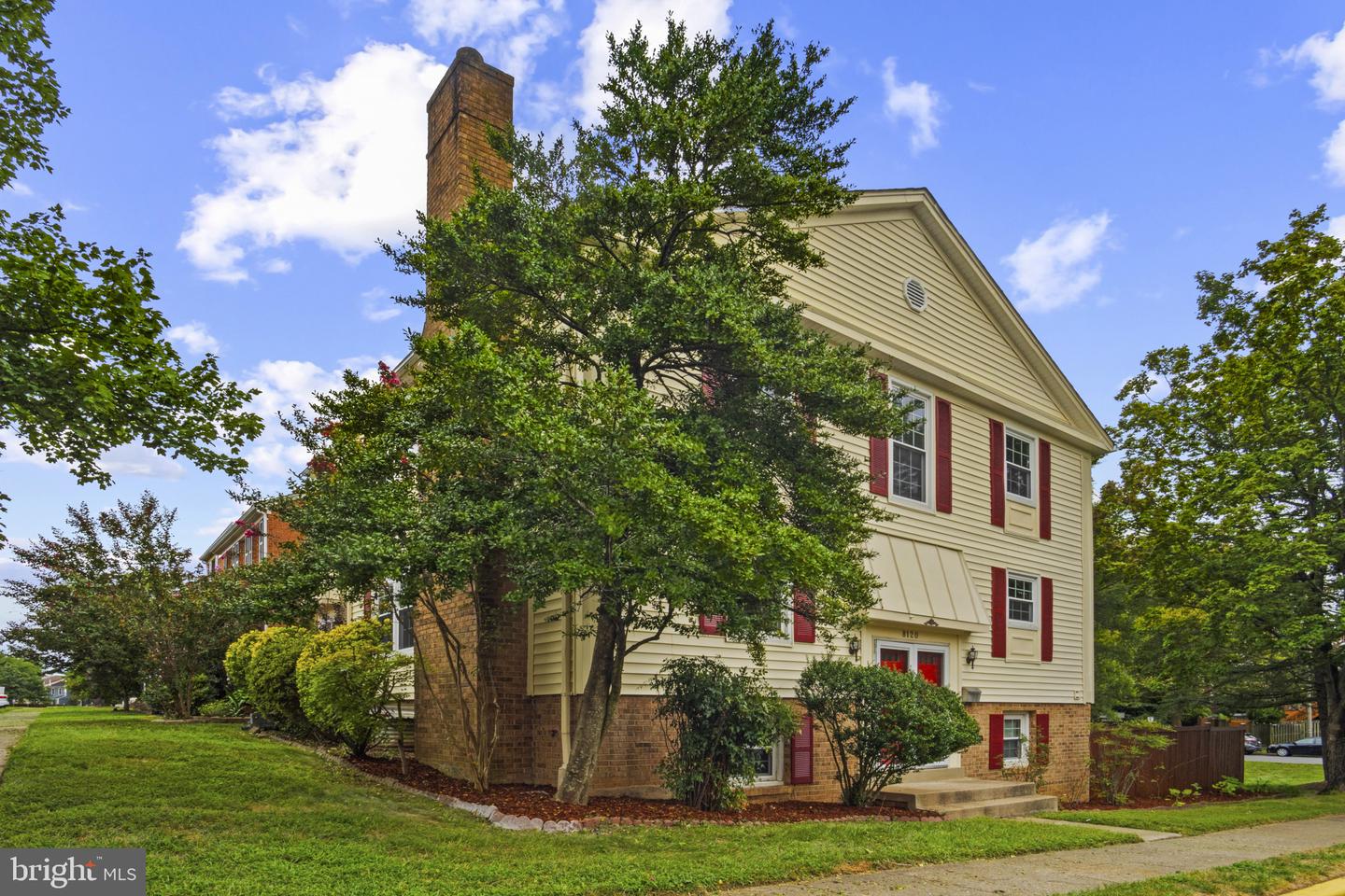 8120 SLEEPY VIEW LN, SPRINGFIELD, Virginia 22153, 5 Bedrooms Bedrooms, ,3 BathroomsBathrooms,Residential,For sale,8120 SLEEPY VIEW LN,VAFX2256622 MLS # VAFX2256622