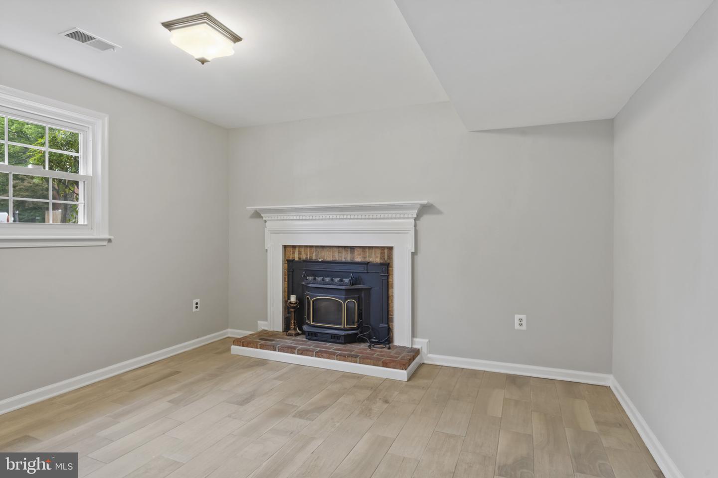 8120 SLEEPY VIEW LN, SPRINGFIELD, Virginia 22153, 5 Bedrooms Bedrooms, ,3 BathroomsBathrooms,Residential,For sale,8120 SLEEPY VIEW LN,VAFX2256622 MLS # VAFX2256622