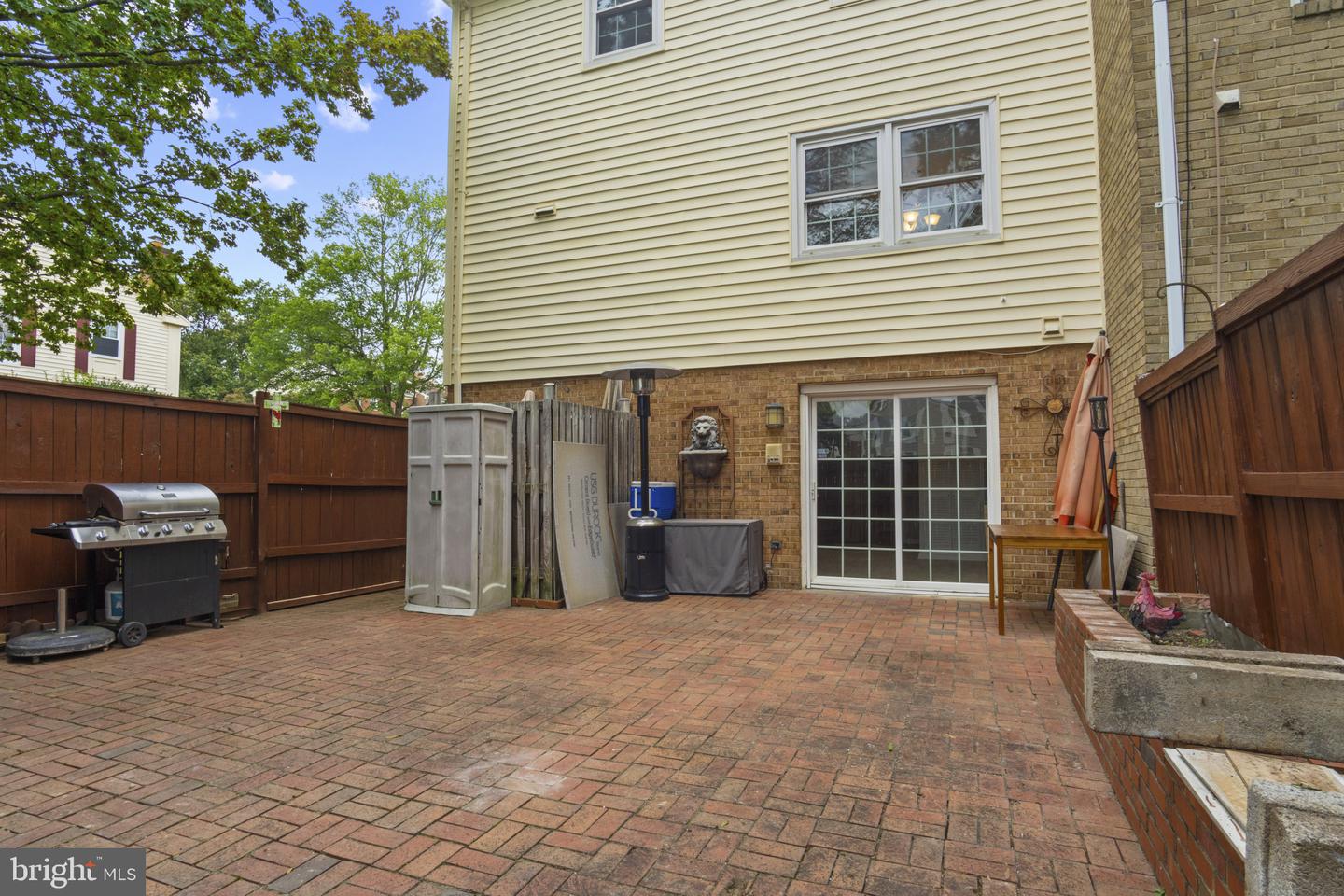 8120 SLEEPY VIEW LN, SPRINGFIELD, Virginia 22153, 5 Bedrooms Bedrooms, ,3 BathroomsBathrooms,Residential,For sale,8120 SLEEPY VIEW LN,VAFX2256622 MLS # VAFX2256622