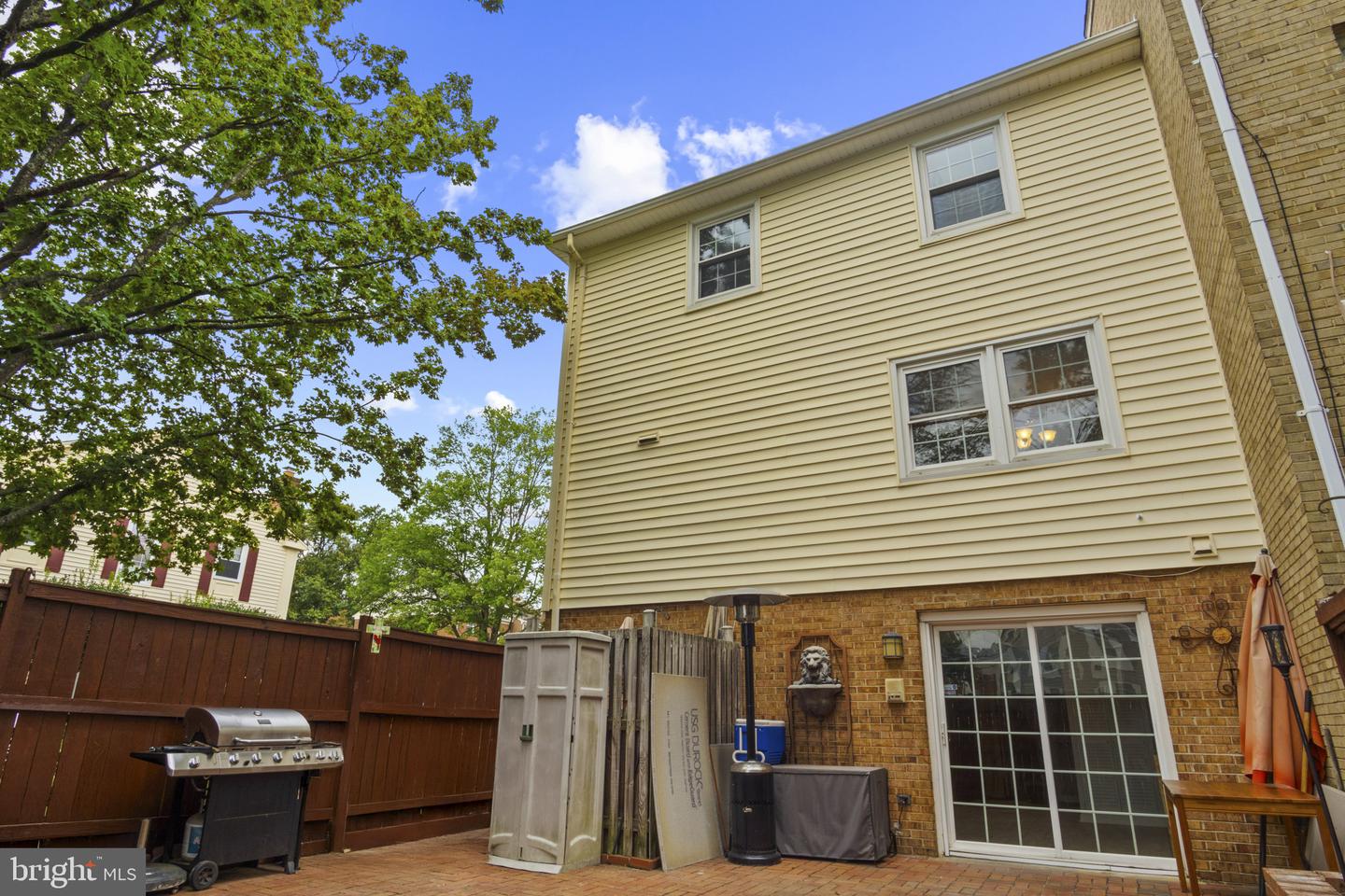 8120 SLEEPY VIEW LN, SPRINGFIELD, Virginia 22153, 5 Bedrooms Bedrooms, ,3 BathroomsBathrooms,Residential,For sale,8120 SLEEPY VIEW LN,VAFX2256622 MLS # VAFX2256622