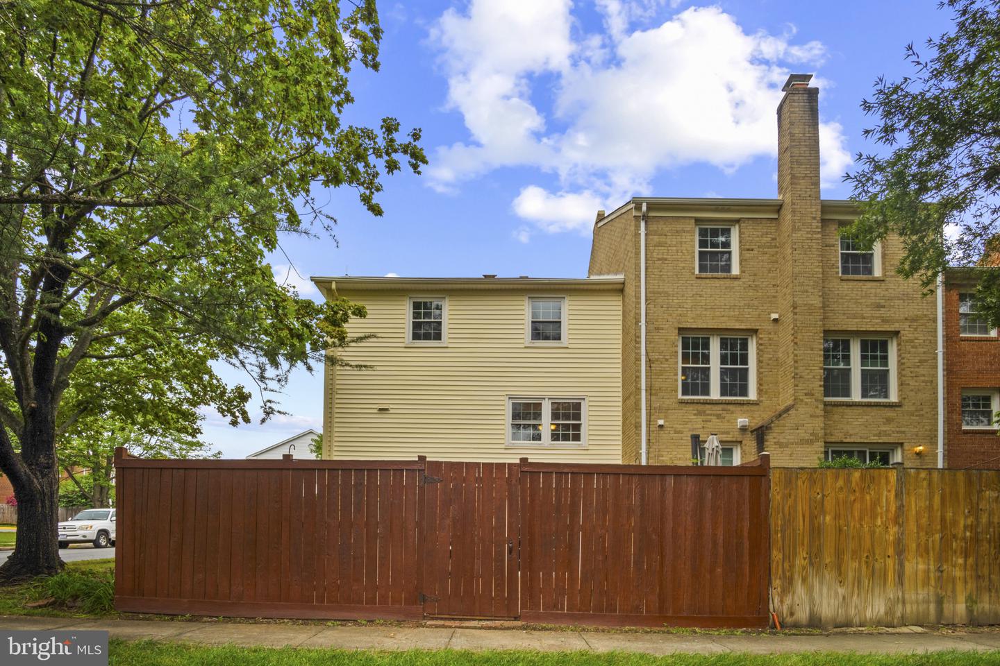 8120 SLEEPY VIEW LN, SPRINGFIELD, Virginia 22153, 5 Bedrooms Bedrooms, ,3 BathroomsBathrooms,Residential,For sale,8120 SLEEPY VIEW LN,VAFX2256622 MLS # VAFX2256622