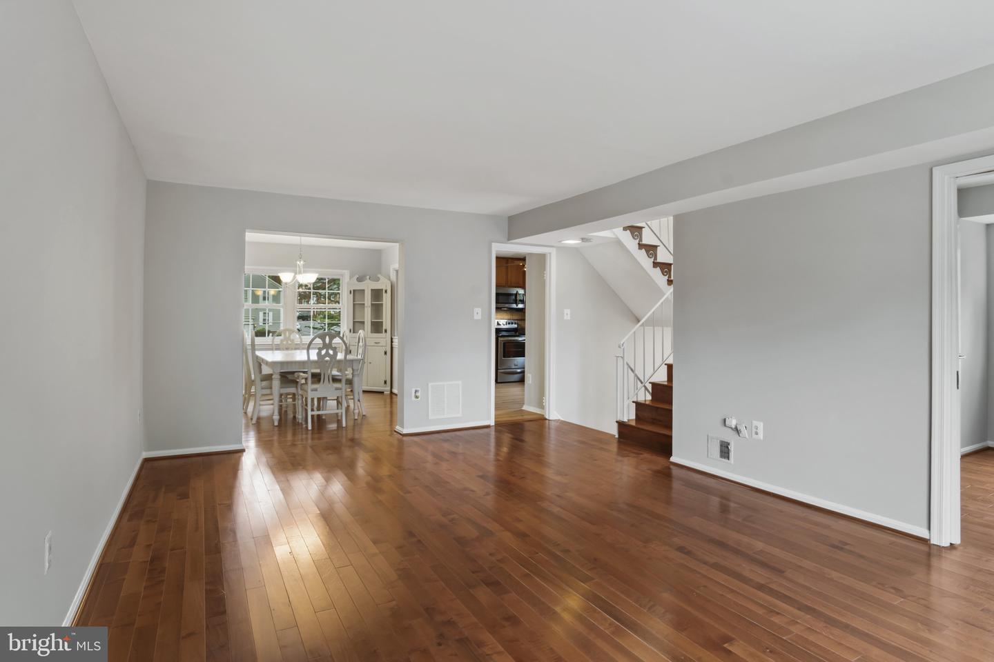 8120 SLEEPY VIEW LN, SPRINGFIELD, Virginia 22153, 5 Bedrooms Bedrooms, ,3 BathroomsBathrooms,Residential,For sale,8120 SLEEPY VIEW LN,VAFX2256622 MLS # VAFX2256622
