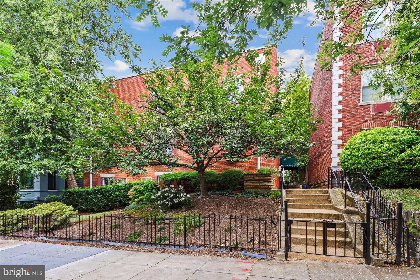 513 12TH ST NE #3, WASHINGTON, District Of Columbia 20002, 2 Bedrooms Bedrooms, ,1 BathroomBathrooms,Residential,For sale,513 12TH ST NE #3,DCDC2214400 MLS # DCDC2214400