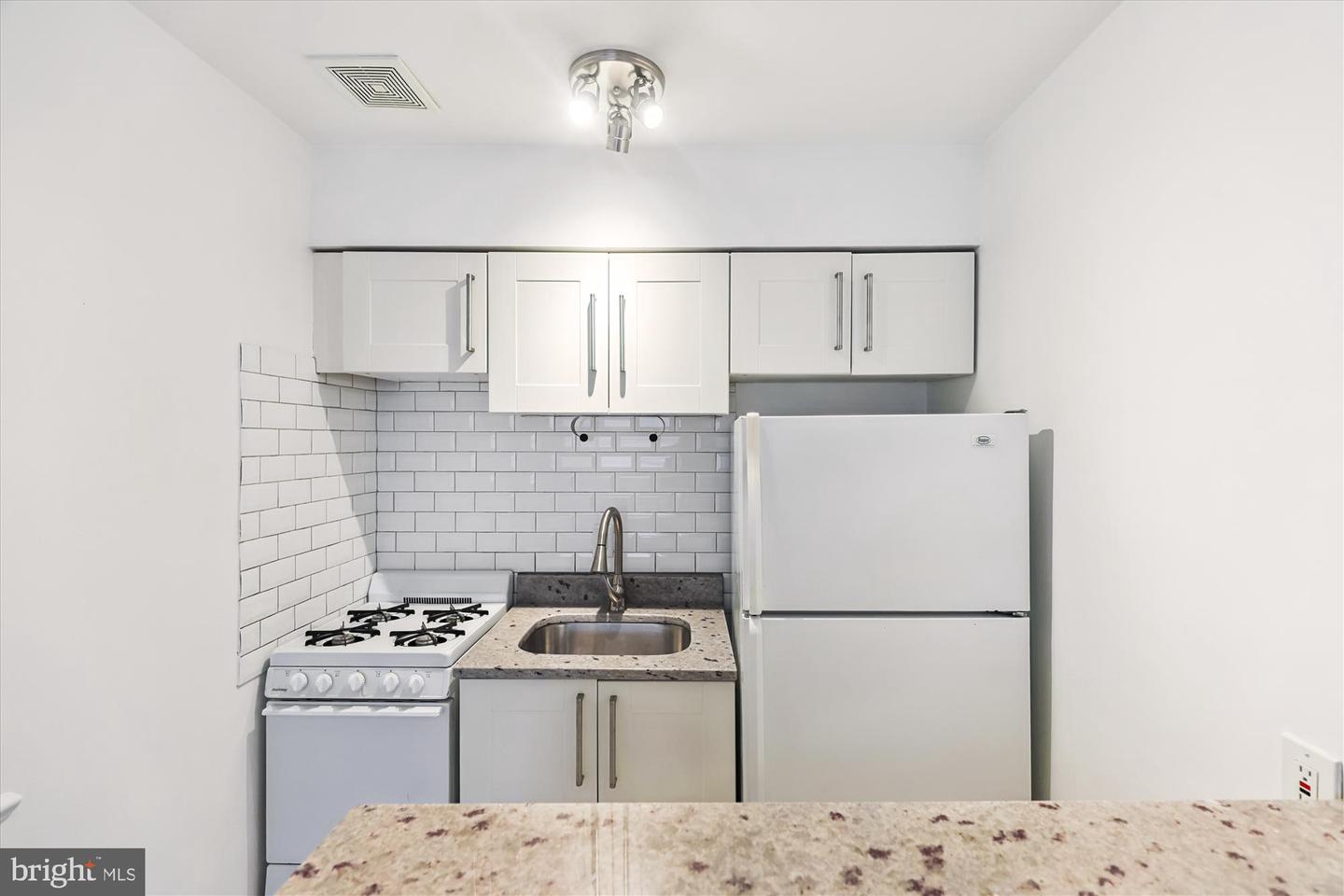513 12TH ST NE #3, WASHINGTON, District Of Columbia 20002, 2 Bedrooms Bedrooms, ,1 BathroomBathrooms,Residential,For sale,513 12TH ST NE #3,DCDC2214400 MLS # DCDC2214400