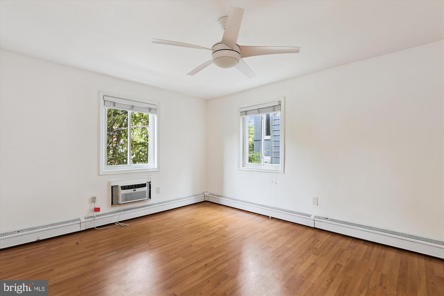 513 12TH ST NE #3, WASHINGTON, District Of Columbia 20002, 2 Bedrooms Bedrooms, ,1 BathroomBathrooms,Residential,For sale,513 12TH ST NE #3,DCDC2214400 MLS # DCDC2214400