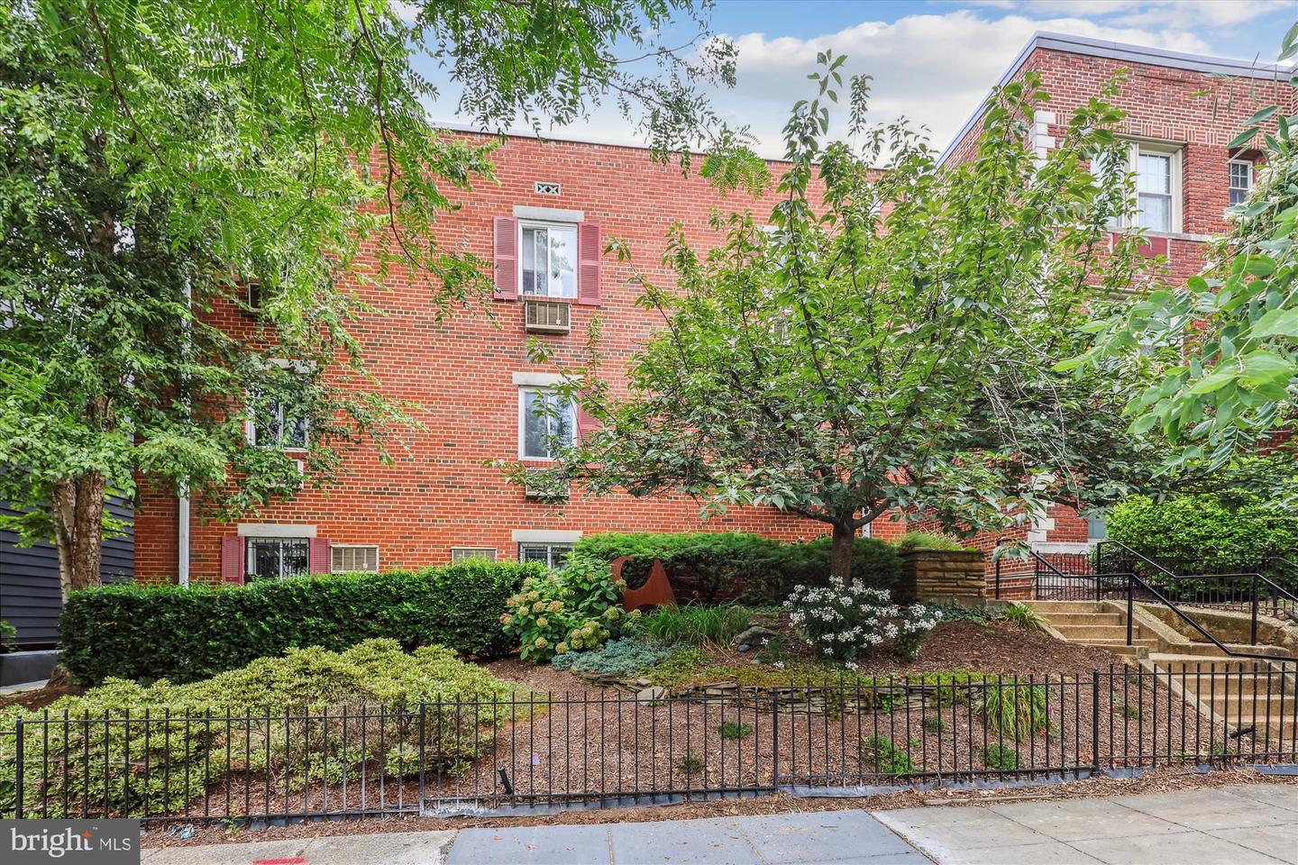 513 12TH ST NE #3, WASHINGTON, District Of Columbia 20002, 2 Bedrooms Bedrooms, ,1 BathroomBathrooms,Residential,For sale,513 12TH ST NE #3,DCDC2214400 MLS # DCDC2214400