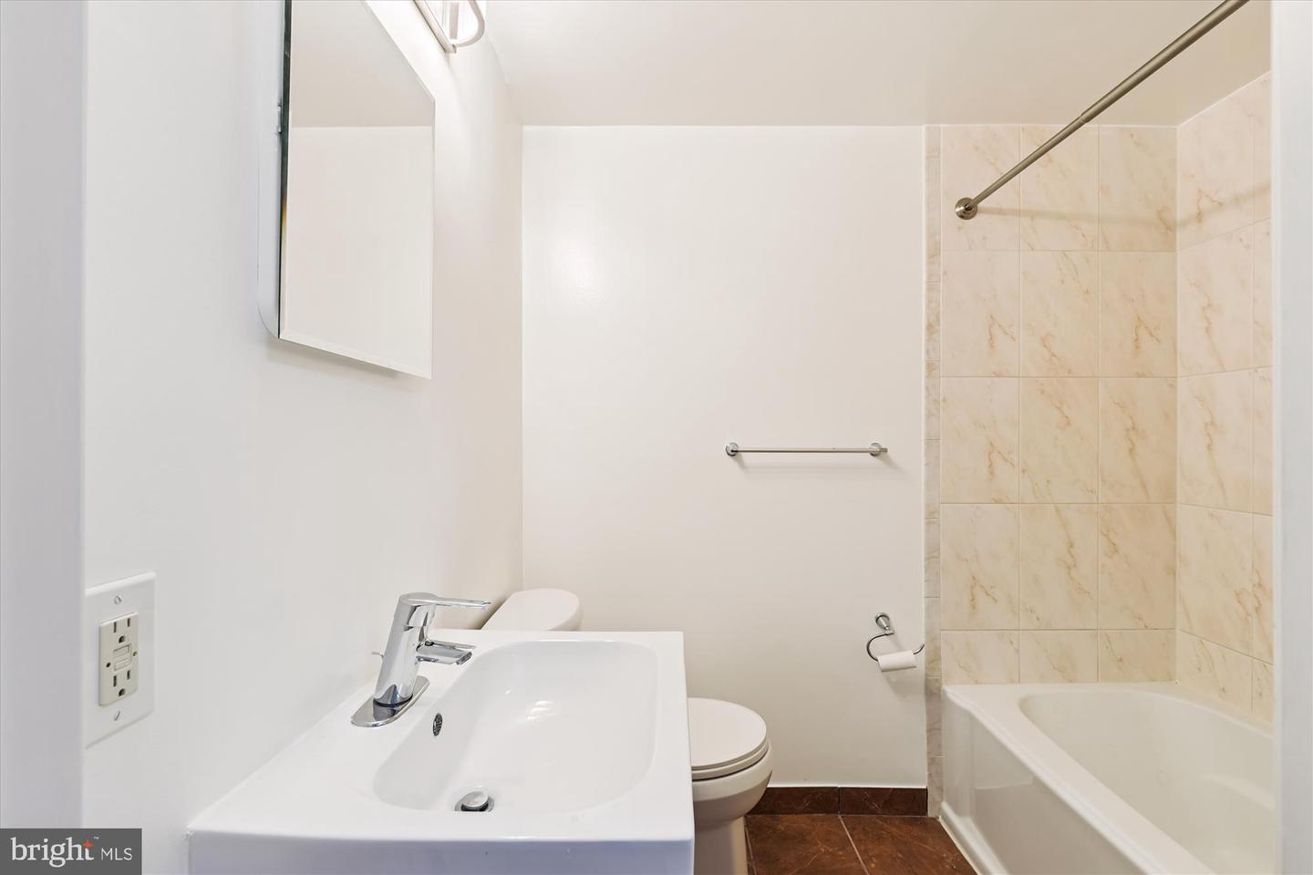 513 12TH ST NE #3, WASHINGTON, District Of Columbia 20002, 2 Bedrooms Bedrooms, ,1 BathroomBathrooms,Residential,For sale,513 12TH ST NE #3,DCDC2214400 MLS # DCDC2214400