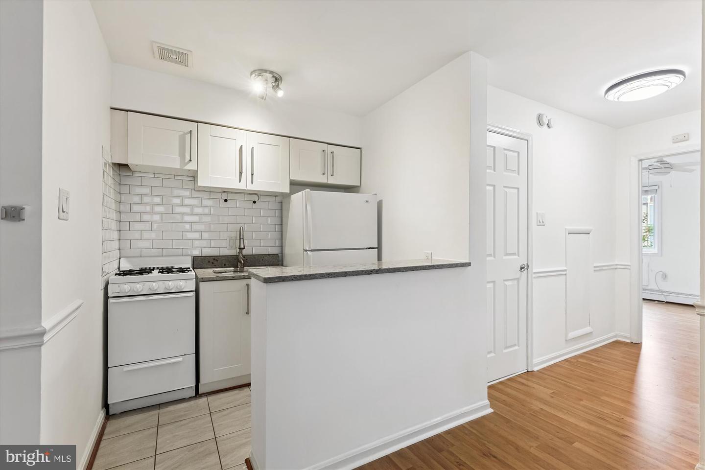 513 12TH ST NE #3, WASHINGTON, District Of Columbia 20002, 2 Bedrooms Bedrooms, ,1 BathroomBathrooms,Residential,For sale,513 12TH ST NE #3,DCDC2214400 MLS # DCDC2214400