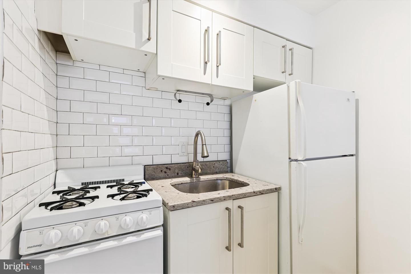 513 12TH ST NE #3, WASHINGTON, District Of Columbia 20002, 2 Bedrooms Bedrooms, ,1 BathroomBathrooms,Residential,For sale,513 12TH ST NE #3,DCDC2214400 MLS # DCDC2214400
