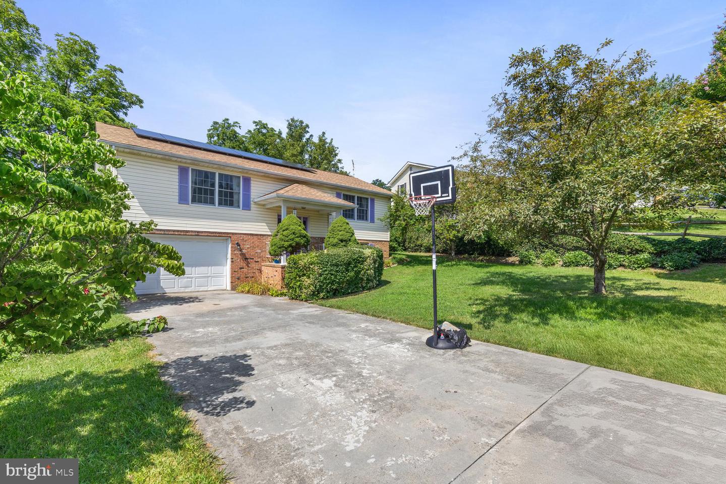 421 DICKERSON LN, STRASBURG, Virginia 22657, 3 Bedrooms Bedrooms, ,2 BathroomsBathrooms,Residential,For sale,421 DICKERSON LN,VASH2012282 MLS # VASH2012282