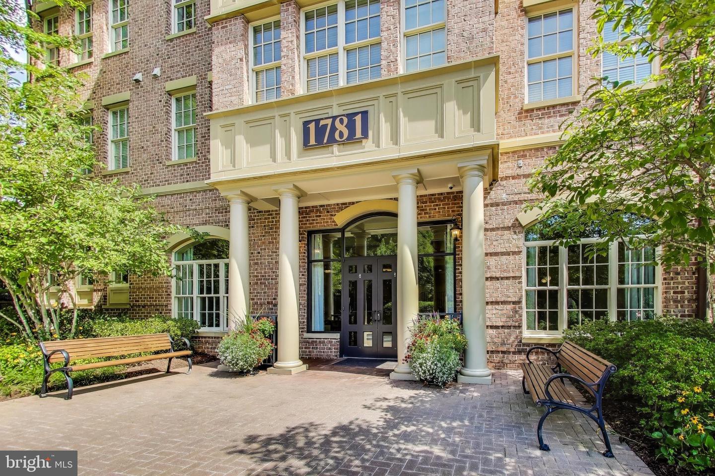 1781 CHAIN BRIDGE RD #402, MCLEAN, Virginia 22102, 2 Bedrooms Bedrooms, 6 Rooms Rooms,2 BathroomsBathrooms,Residential,For sale,1781 CHAIN BRIDGE RD #402,VAFX2262520 MLS # VAFX2262520