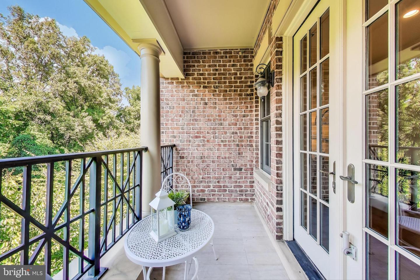 1781 CHAIN BRIDGE RD #402, MCLEAN, Virginia 22102, 2 Bedrooms Bedrooms, 6 Rooms Rooms,2 BathroomsBathrooms,Residential,For sale,1781 CHAIN BRIDGE RD #402,VAFX2262520 MLS # VAFX2262520