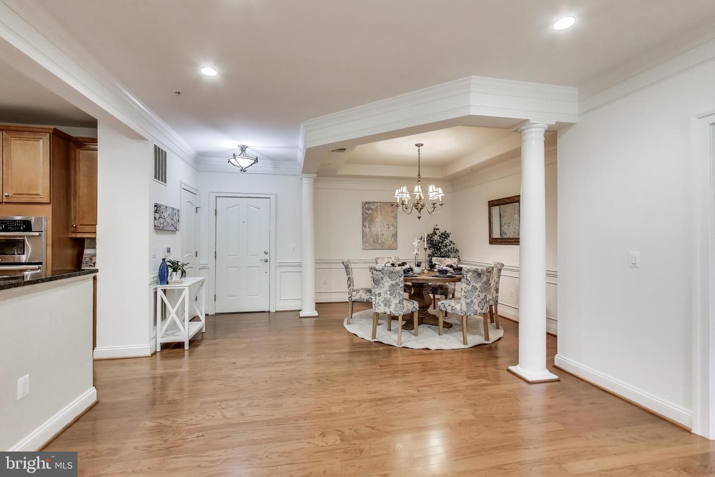 1781 CHAIN BRIDGE RD #402, MCLEAN, Virginia 22102, 2 Bedrooms Bedrooms, 6 Rooms Rooms,2 BathroomsBathrooms,Residential,For sale,1781 CHAIN BRIDGE RD #402,VAFX2262520 MLS # VAFX2262520