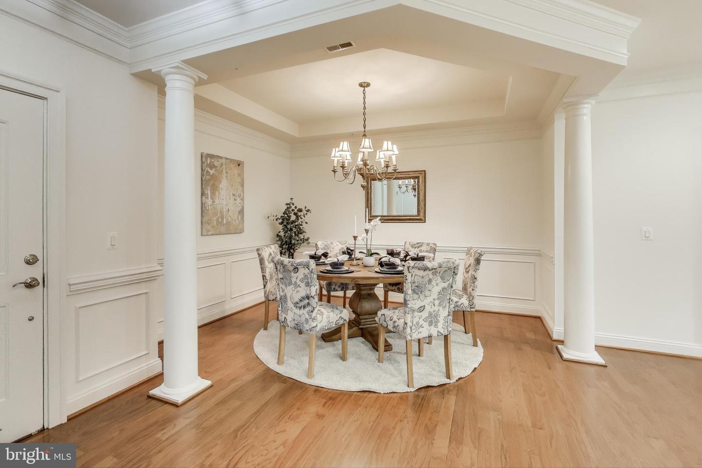 1781 CHAIN BRIDGE RD #402, MCLEAN, Virginia 22102, 2 Bedrooms Bedrooms, 6 Rooms Rooms,2 BathroomsBathrooms,Residential,For sale,1781 CHAIN BRIDGE RD #402,VAFX2262520 MLS # VAFX2262520
