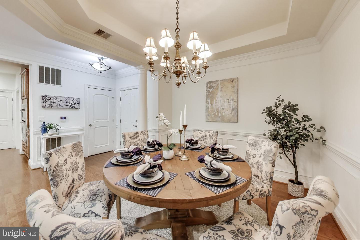 1781 CHAIN BRIDGE RD #402, MCLEAN, Virginia 22102, 2 Bedrooms Bedrooms, 6 Rooms Rooms,2 BathroomsBathrooms,Residential,For sale,1781 CHAIN BRIDGE RD #402,VAFX2262520 MLS # VAFX2262520
