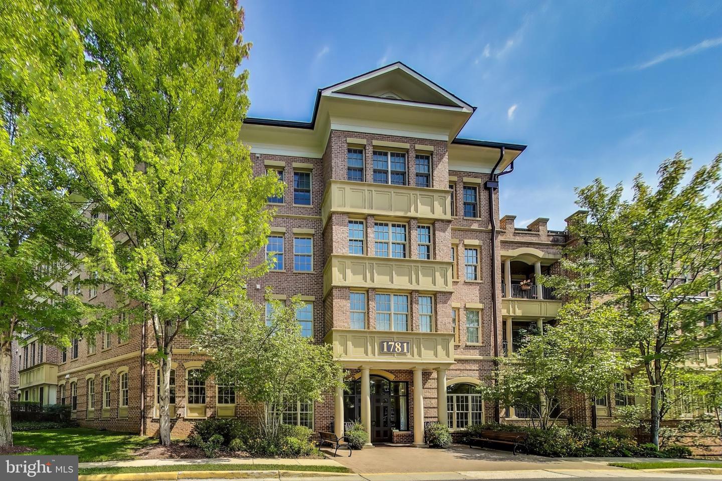 1781 CHAIN BRIDGE RD #402, MCLEAN, Virginia 22102, 2 Bedrooms Bedrooms, 6 Rooms Rooms,2 BathroomsBathrooms,Residential,For sale,1781 CHAIN BRIDGE RD #402,VAFX2262520 MLS # VAFX2262520