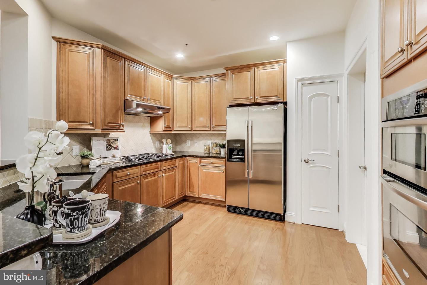 1781 CHAIN BRIDGE RD #402, MCLEAN, Virginia 22102, 2 Bedrooms Bedrooms, 6 Rooms Rooms,2 BathroomsBathrooms,Residential,For sale,1781 CHAIN BRIDGE RD #402,VAFX2262520 MLS # VAFX2262520