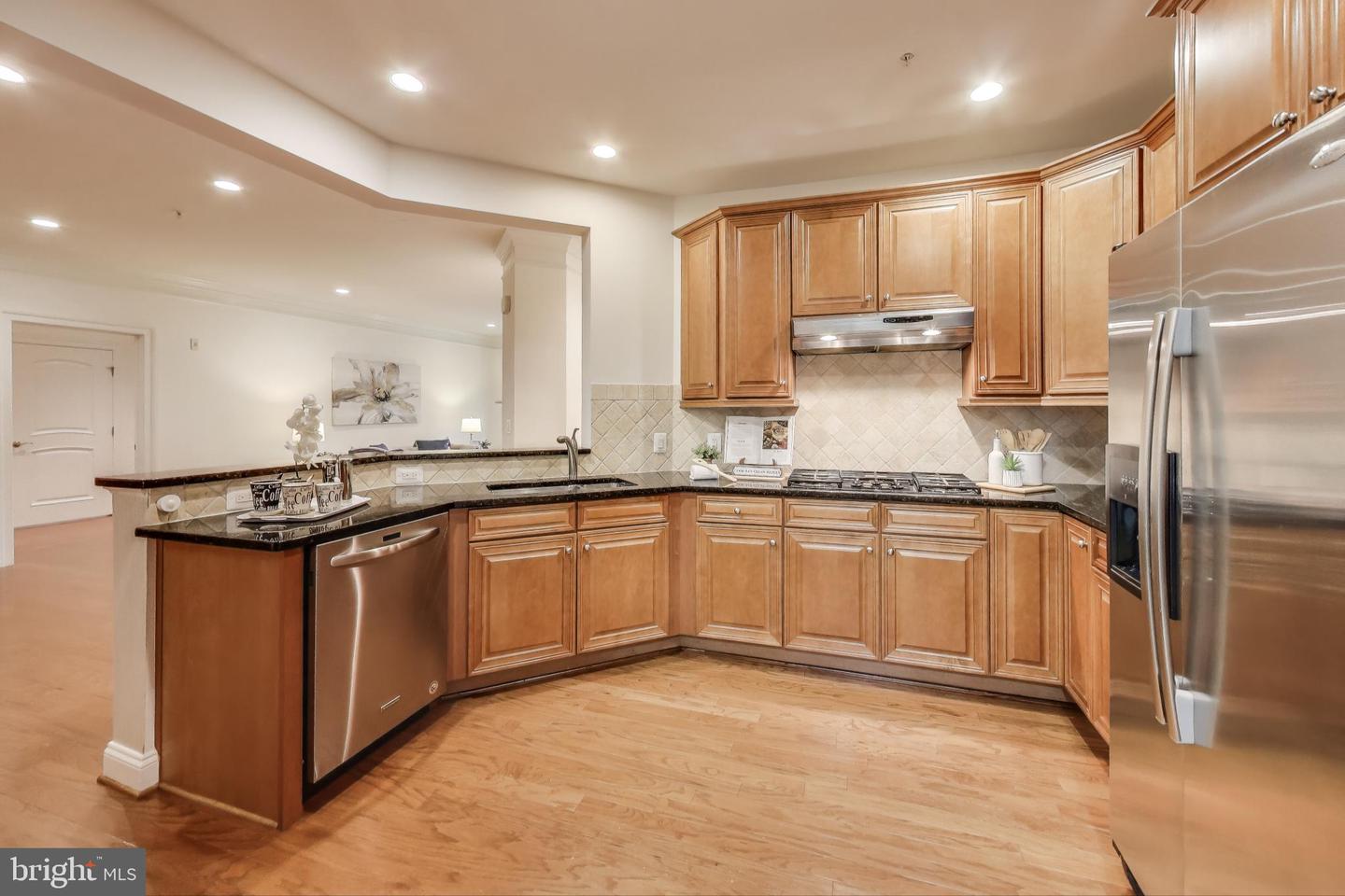 1781 CHAIN BRIDGE RD #402, MCLEAN, Virginia 22102, 2 Bedrooms Bedrooms, 6 Rooms Rooms,2 BathroomsBathrooms,Residential,For sale,1781 CHAIN BRIDGE RD #402,VAFX2262520 MLS # VAFX2262520