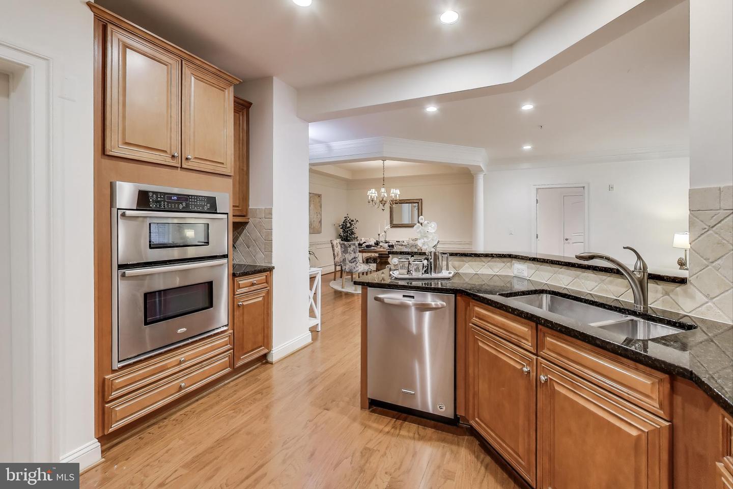 1781 CHAIN BRIDGE RD #402, MCLEAN, Virginia 22102, 2 Bedrooms Bedrooms, 6 Rooms Rooms,2 BathroomsBathrooms,Residential,For sale,1781 CHAIN BRIDGE RD #402,VAFX2262520 MLS # VAFX2262520